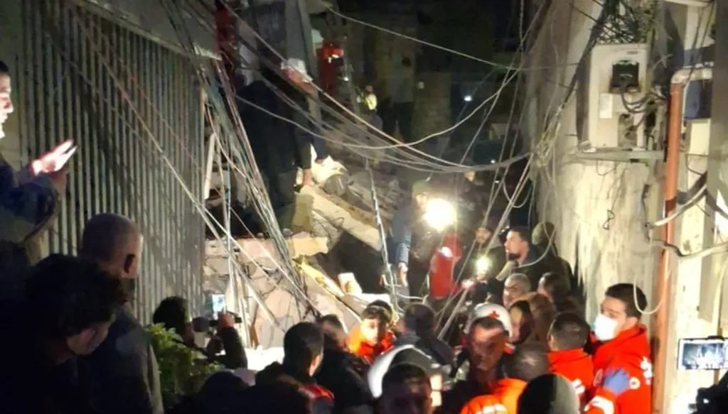 بالفيديو والصور: انهيار مبنى... ومفقودون تحت الأنقاض